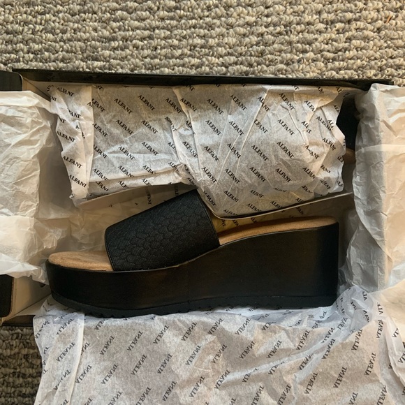 Alfani Shoes - Picture 4 of 7